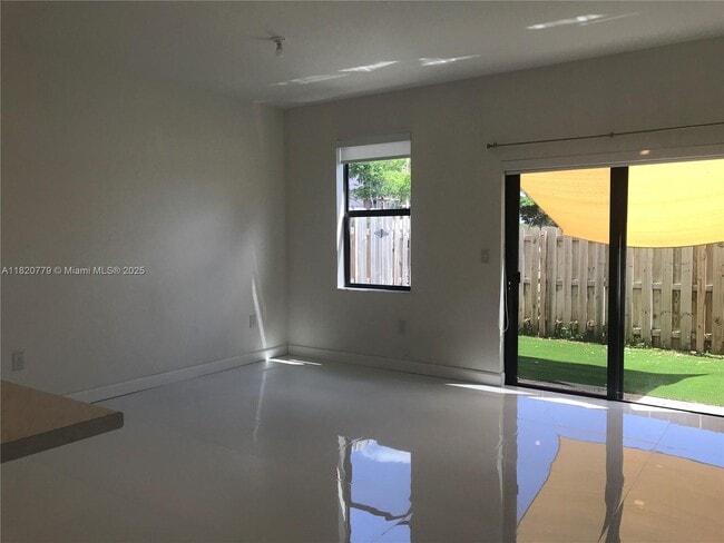 Foto del edificio - 278 NE 208th Terrace