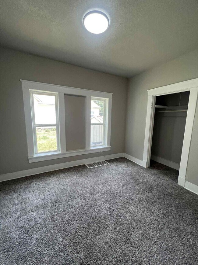 Foto del edificio - JOPLIN: BEAUTIFUL, SPACIOUS 4 BEDROOM/ 3 B...