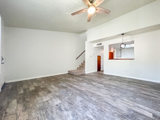Building Photo - Adorable 2/2 in Grantwood