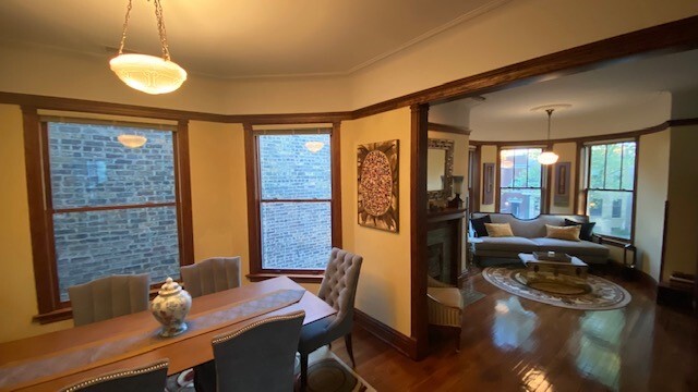 living & dining room - 1420 W Balmoral Ave