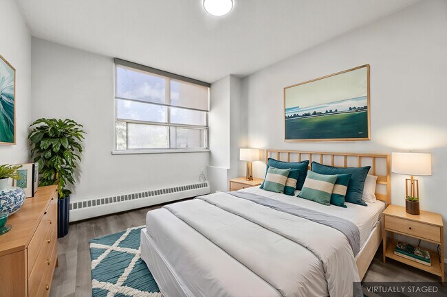 Building Photo - 65 Thorncliffe Park Dr