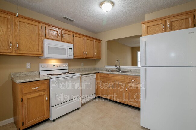 Building Photo - 2107 Ringgold Ct