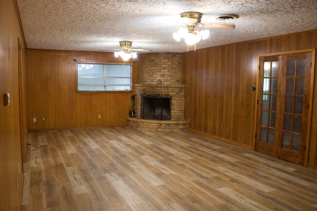 Building Photo - 2279 FM 92