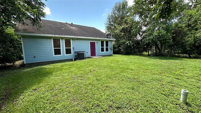 Building Photo - 5215 Kingsbury St