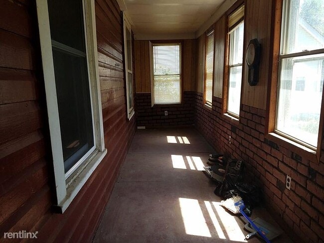Building Photo - 2 br, 1 bath House - 1 Bush Rd