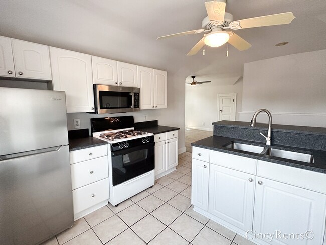 Foto del edificio - 2744 Madison Rd