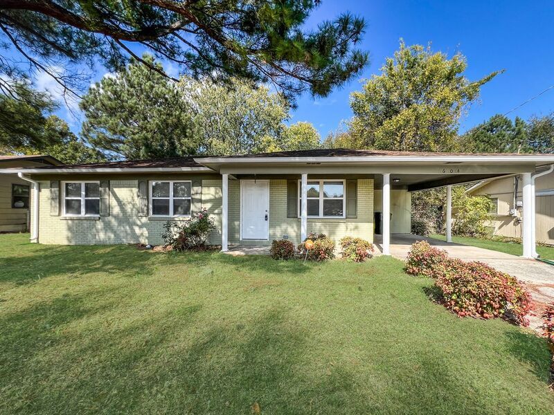 Primary Photo - 604 Blaine Dr SW