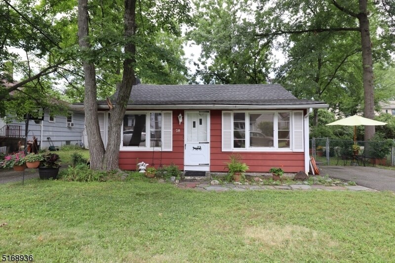 Primary Photo - 28 Midvale Ave