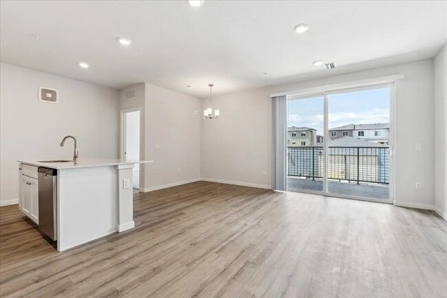 Foto del edificio - Brand New 2BR/2BA Luxury Townhouse at Grand Vue – Modern Living in Interlocken