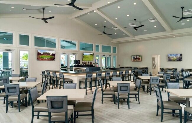 Foto del edificio - 15519 Sunny Day Dr