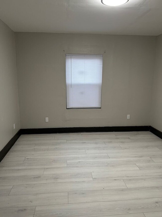 Foto del edificio - 820-822 Huffman Ave.