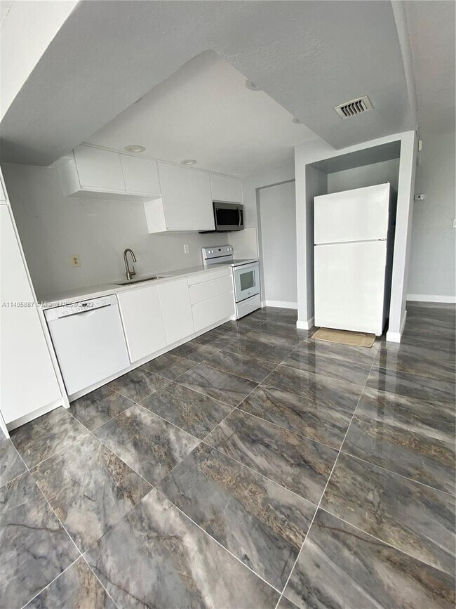 Building Photo - 2101 Atlantic Shores Blvd
