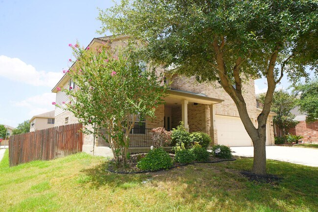 Foto del edificio - Spacious Home in Cibolo with 3 Car Garage! Realor Commission: $750