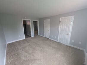 Building Photo - 15-25-25 Forrest Dr