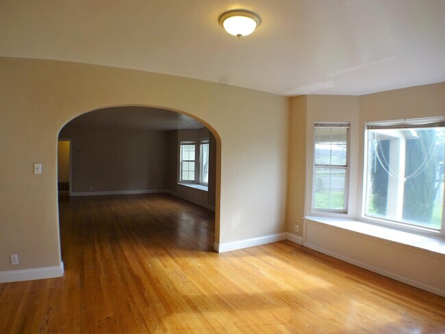 Building Photo - 406 Panama Ave
