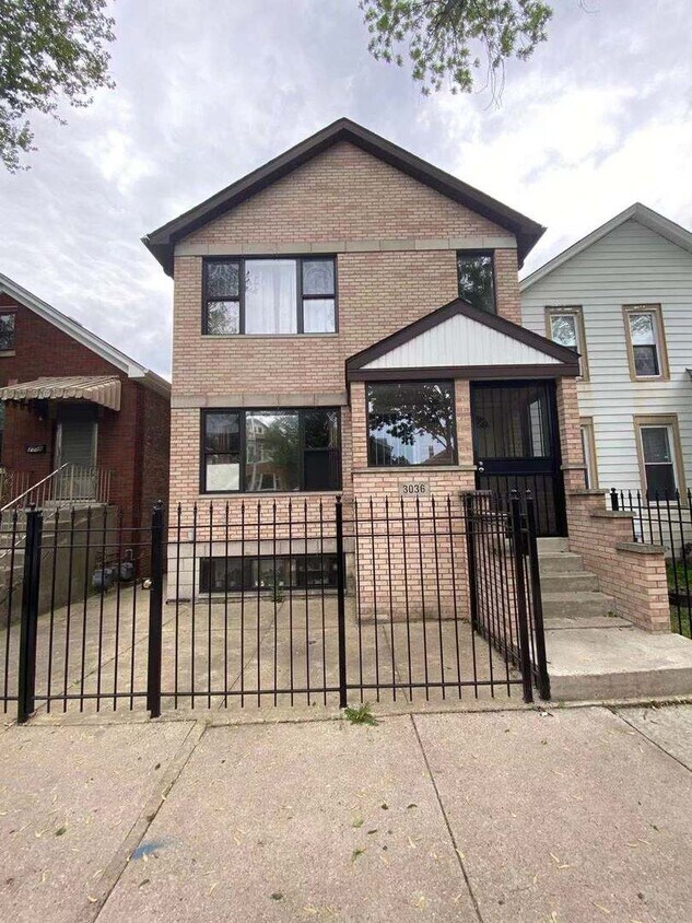 Primary Photo - 3036 S Lowe Ave