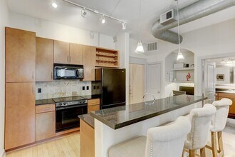 Building Photo - 1901 Post Oak Blvd