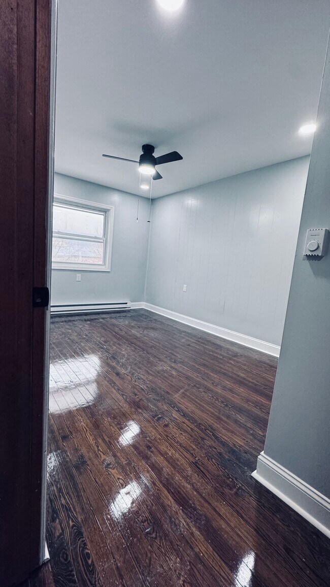 Building Photo - 139 E High St