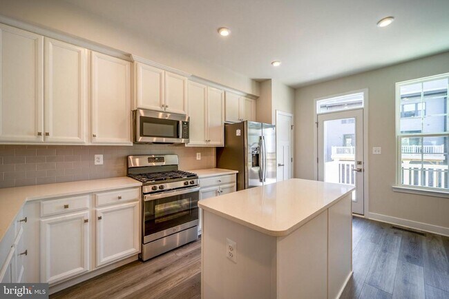 Foto del edificio - 14064 Sunrise Valley Dr