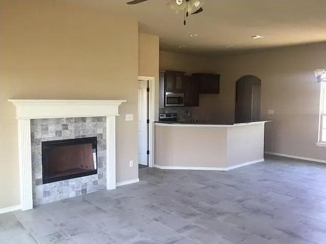 Building Photo - 9112 Parkview Cir