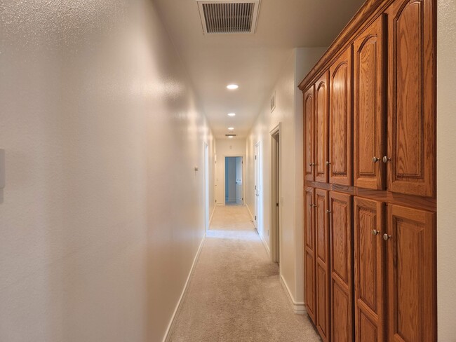 Building Photo - 7033 Joshua Rd