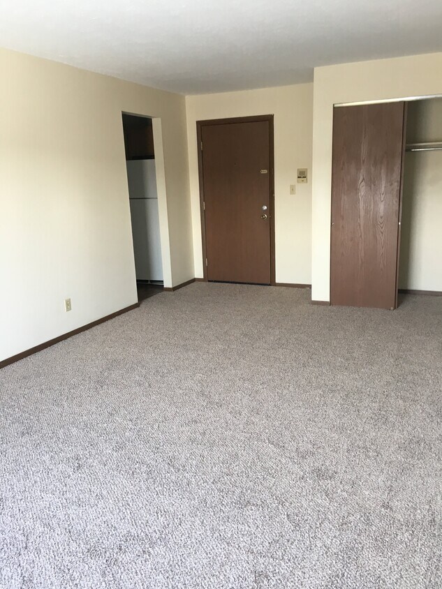 Primary Photo - 285 Ellis Ave