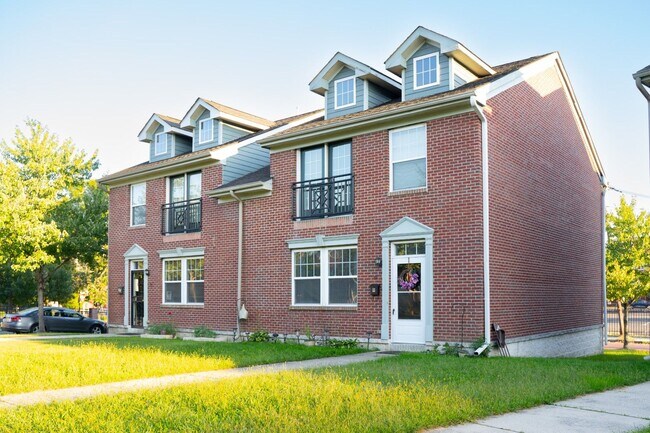 Building Photo - Stunning 3-Bedroom, 2.5-Bathroom Home in T...