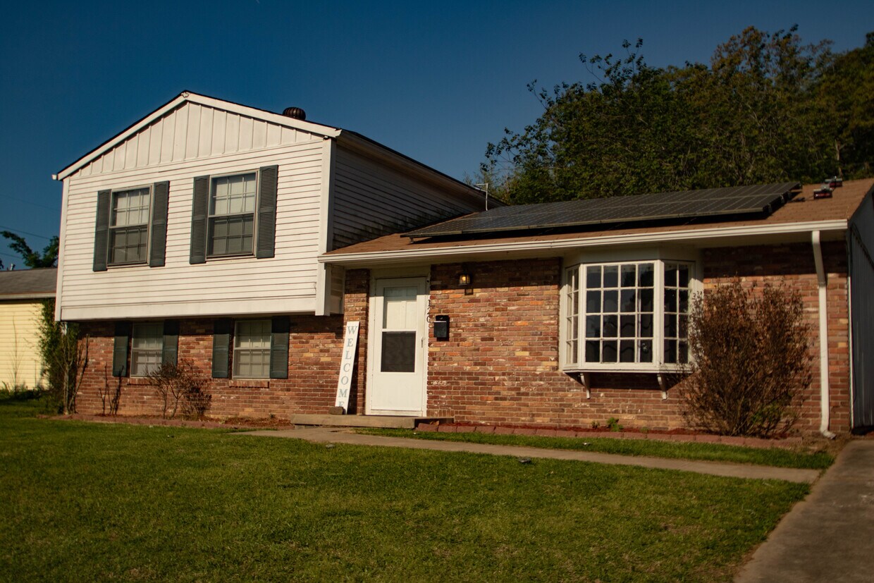 Primary Photo - 120 Brookside Dr