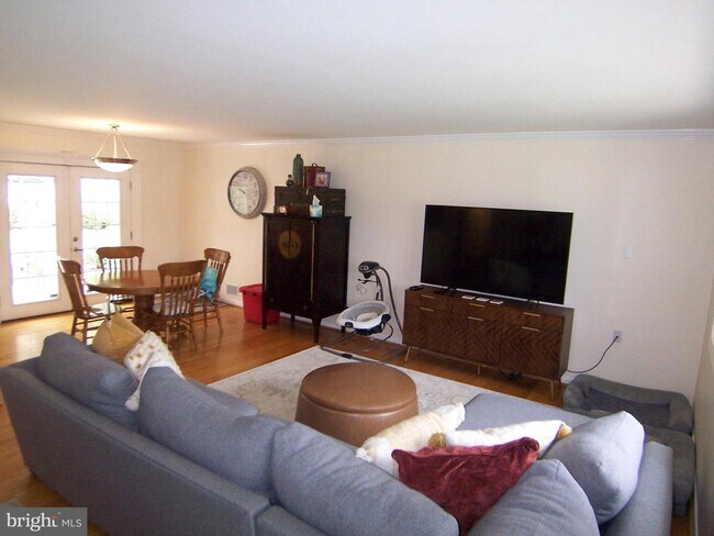 Foto del edificio - 137 N Lynbrook Rd