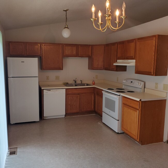 Kitchen - 4235 S Elizabeth Ave