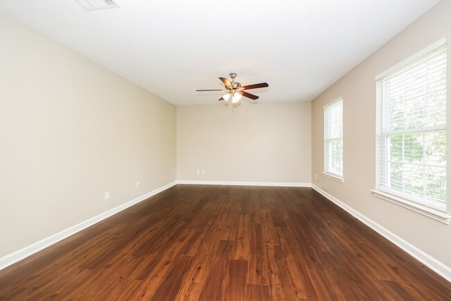 Building Photo - 710 Holland Ridge Dr