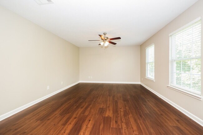 Foto del edificio - 710 Holland Ridge Dr
