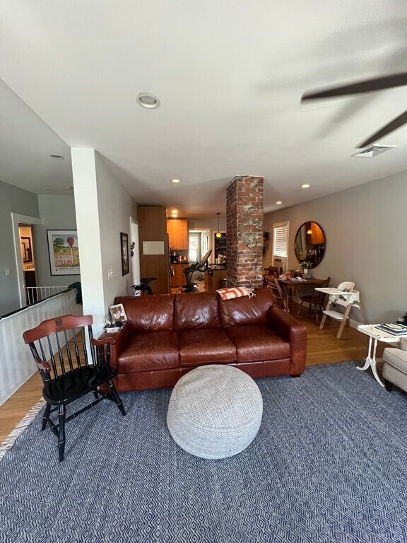Primary Photo - 19 Rockview St