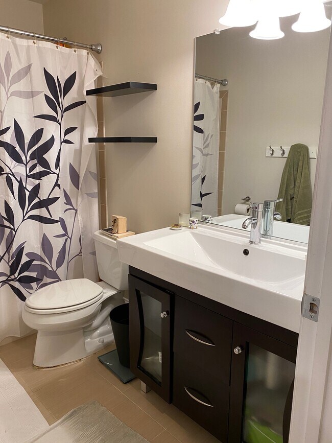 Foto del edificio - 634 Webster St NW