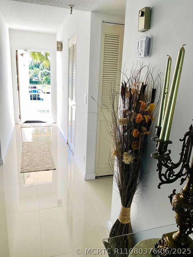 Building Photo - 14527 Bonaire Blvd