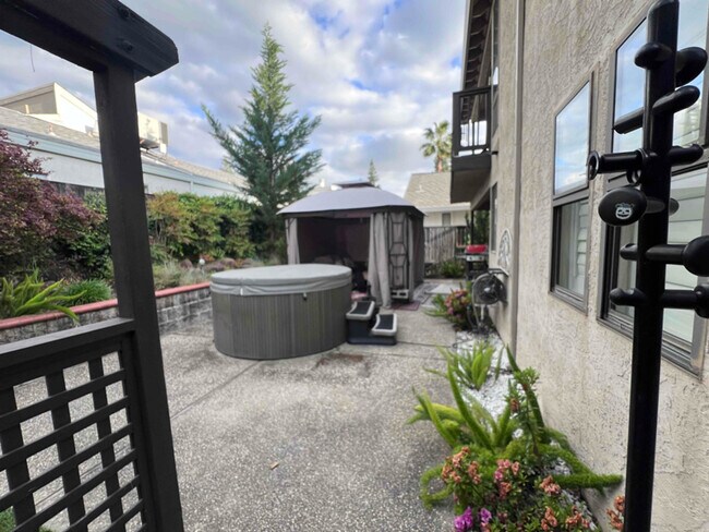 Building Photo - 5112 Sunrise Hills Dr