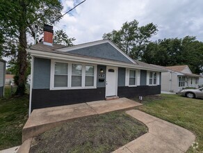 Building Photo - 6109 Evergreen Blvd