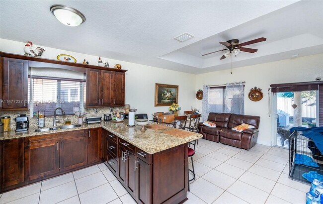 Foto del edificio - 1513 SW 2nd Ct