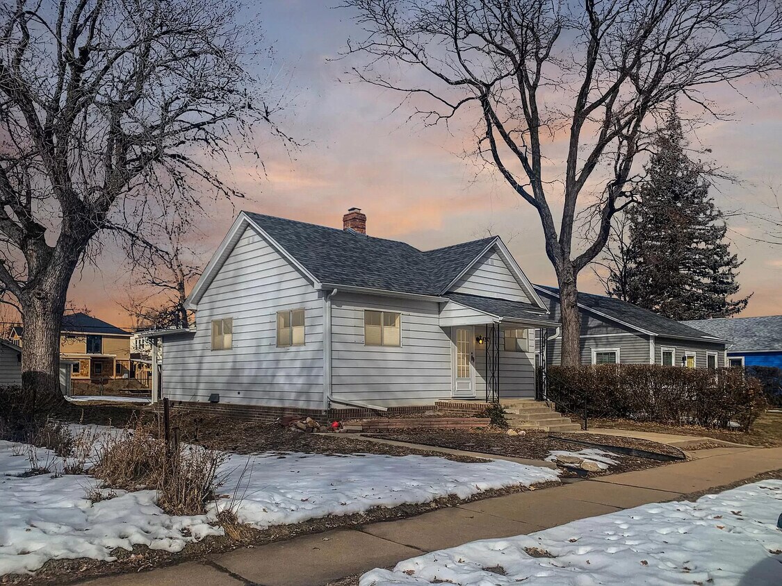 Primary Photo - 4337 Winona Ct