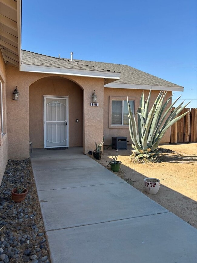 Building Photo - Charming Home Located in California City