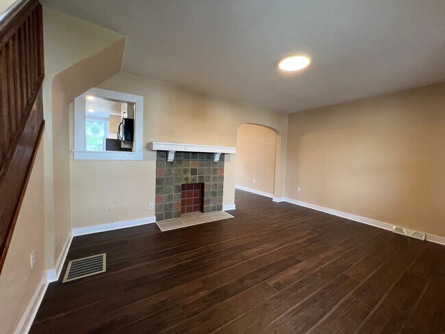 Foto del edificio - Updated 3BR 1 Bath House with yard!