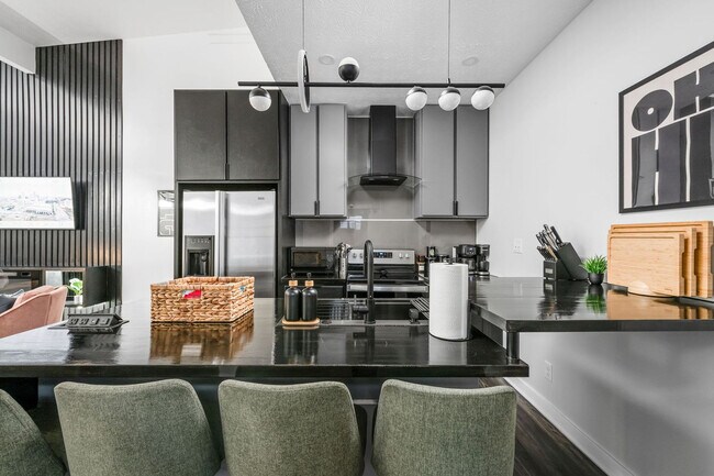 Foto del edificio - 337 Sanders St