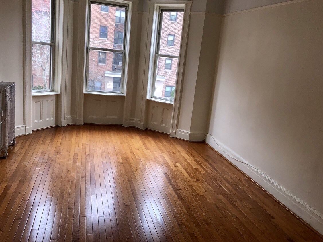 Foto principal - 253 Clarkson Ave