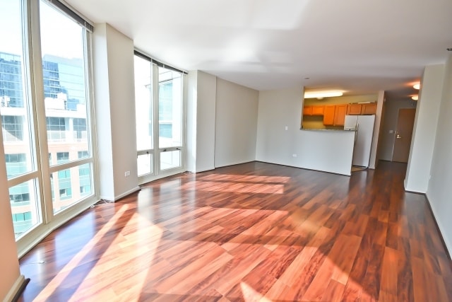 Building Photo - 345 N La Salle Dr