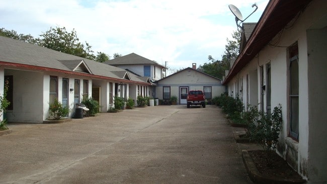Building Photo - 208 Perry St