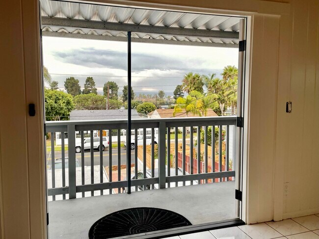 Balcony. - 610 N Horne St