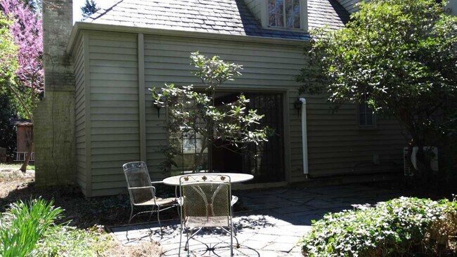 Foto del edificio - 1879 Wayside Pl