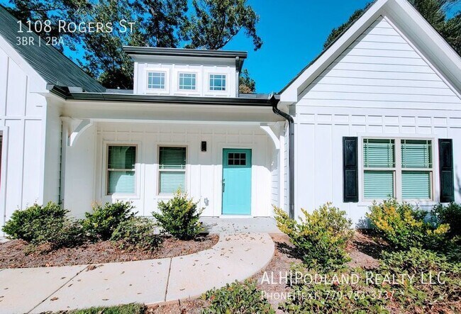 Building Photo - BEAUTIFUL CUSTOM BUILT 3/2 RANCH Awaits You!