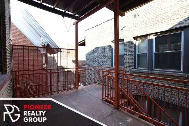 Building Photo - 800 W Belmont Ave