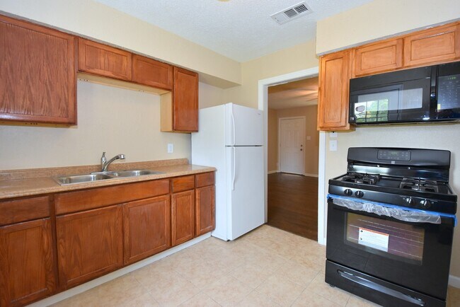 Foto del edificio - RECENTLY UPDATED 3 BEDROOM 1 BATH HOME